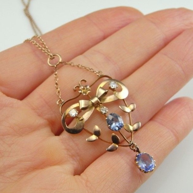 Sapphire and 9 carat gold Edwardian lavalier necklace